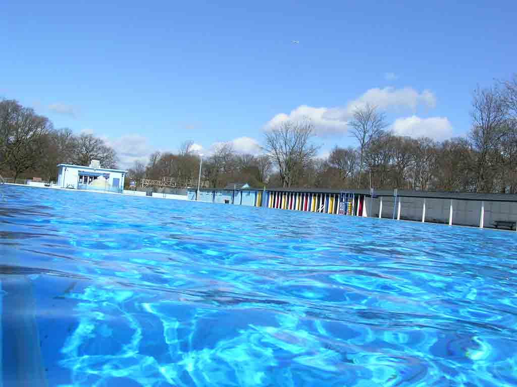 Tooting pool